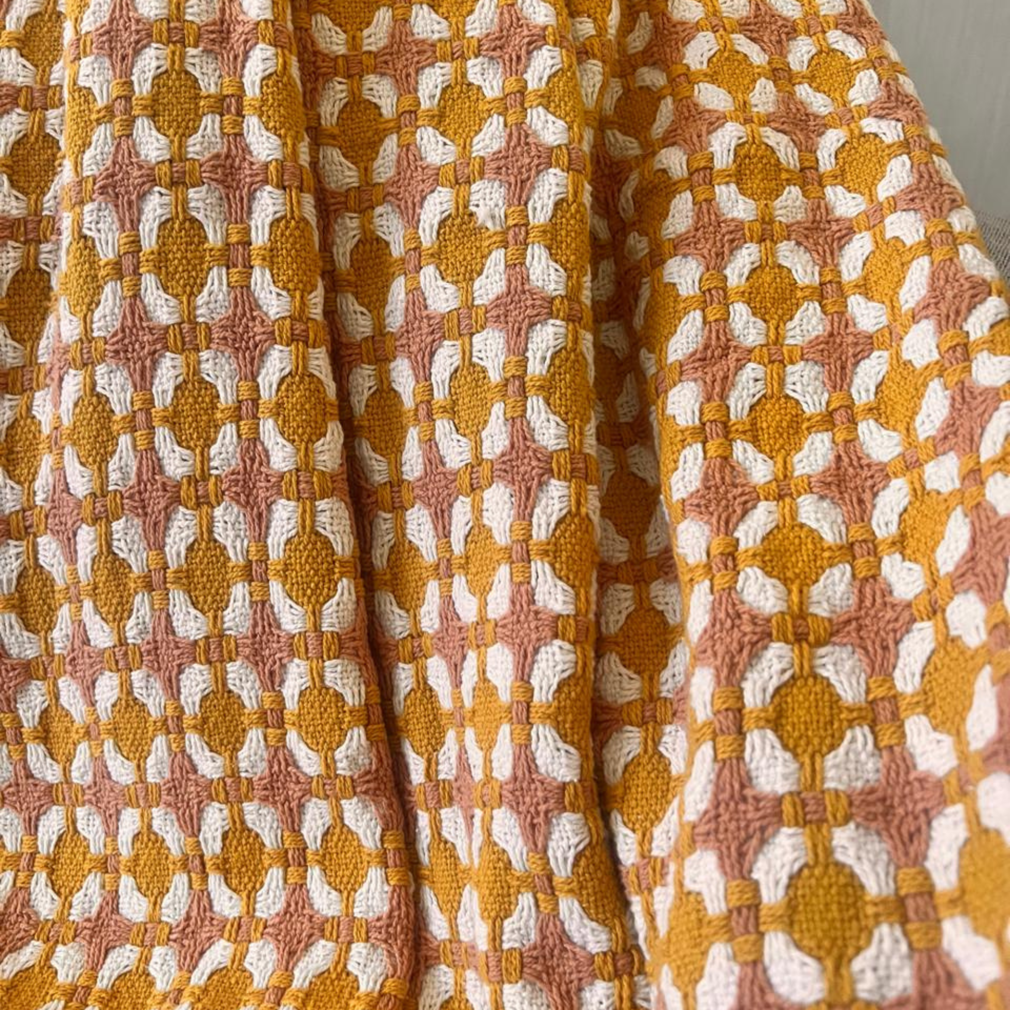 Sole Throw 50" x 60" (130 x 170 cm)