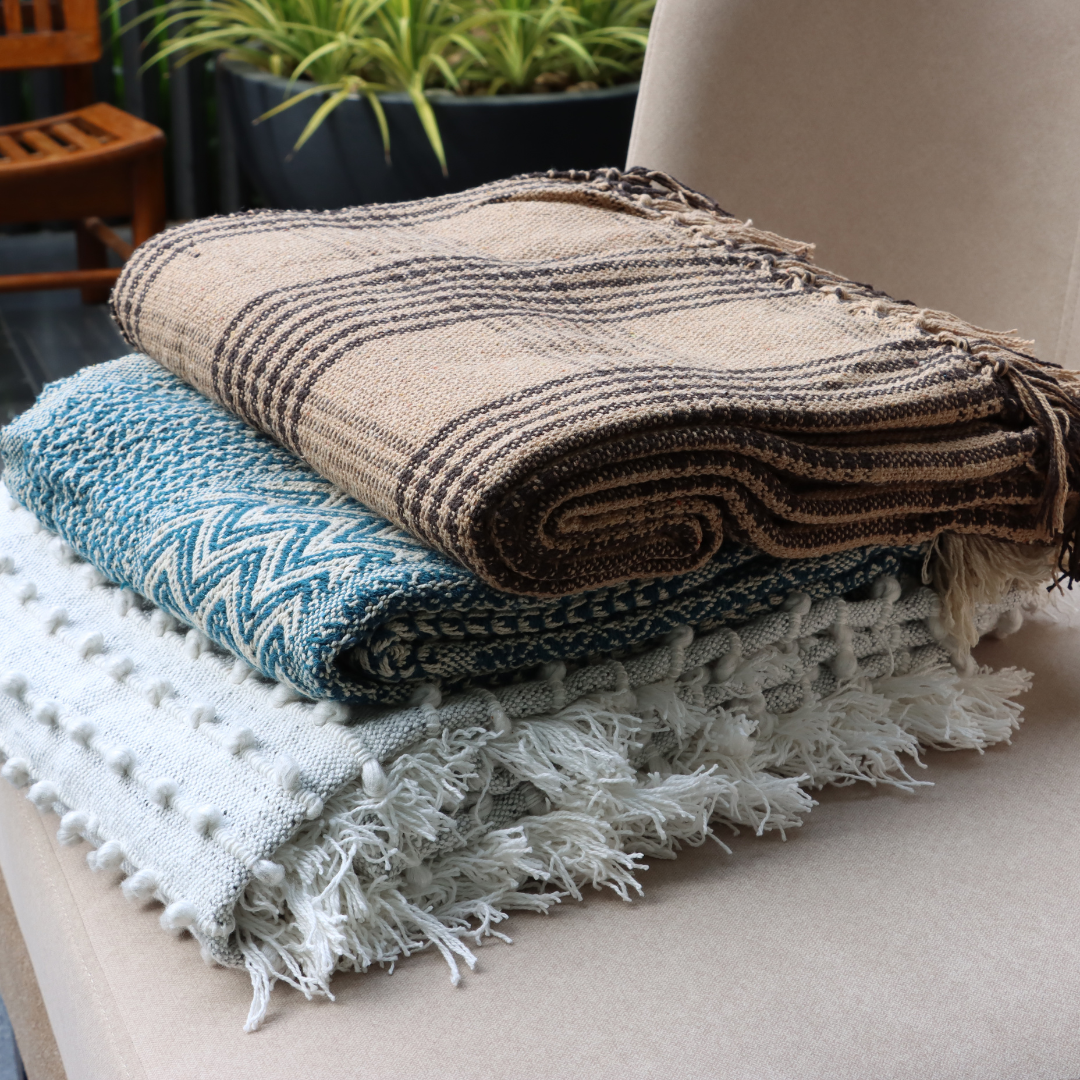 Checkered Handwoven Classic Throw with tassels 50" x 60" (127 x 172 cm)